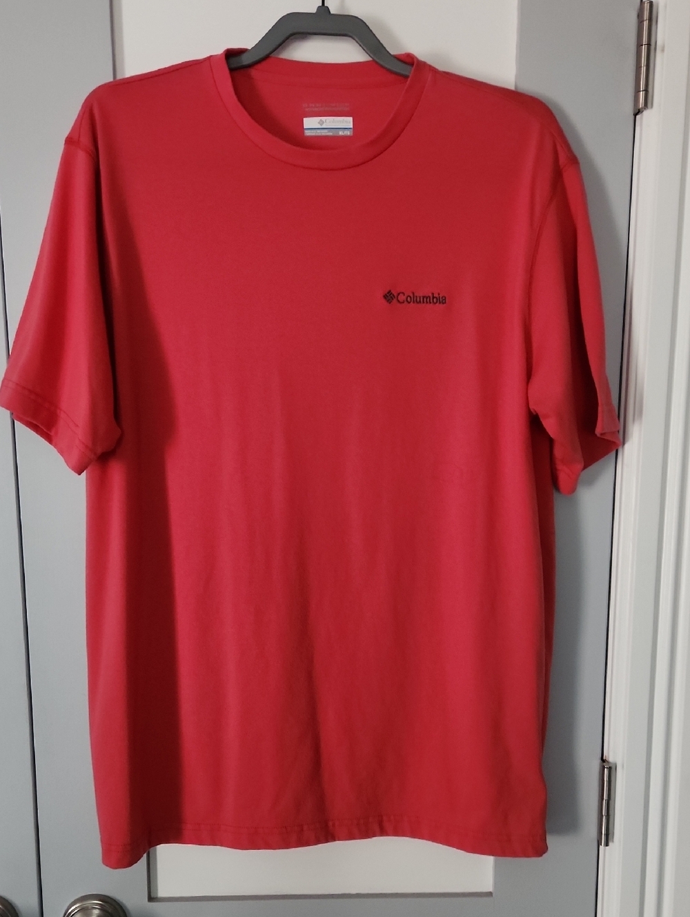 Columbia Men's Short Sleeve Tee in Red with Small Logo, size XL.